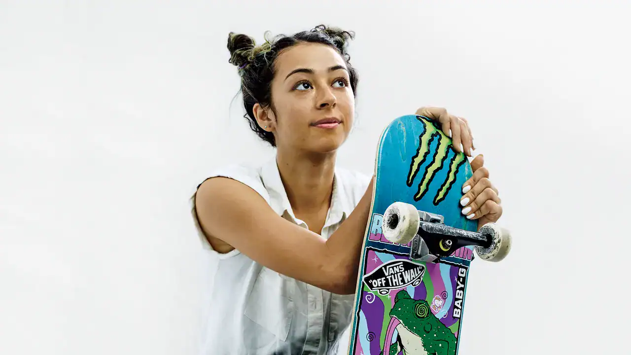 Lizzie Armanto Net Worth 2025